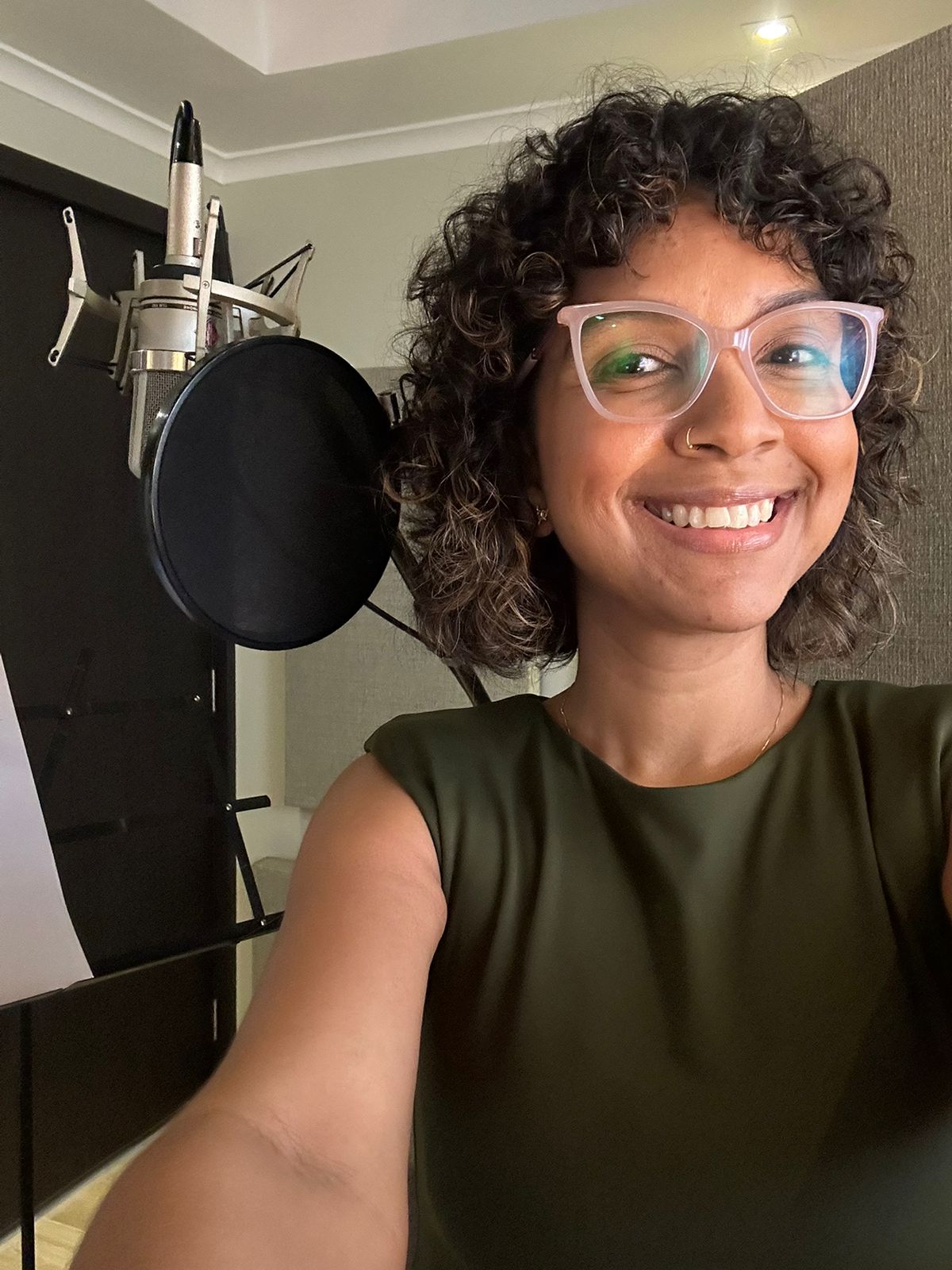 Locutores Panama - Adrianne Barraza, locutora comercial profesional y traductora pública autorizada español-portugués
